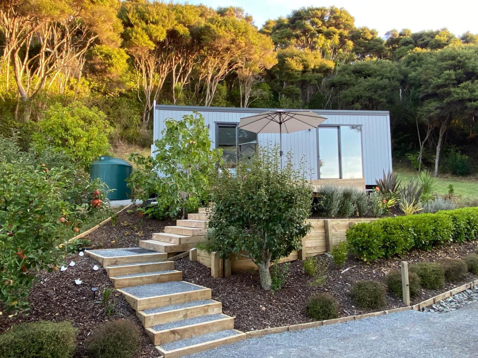 Вилла Te Henga Hideaway Bethells Beach Экстерьер фото